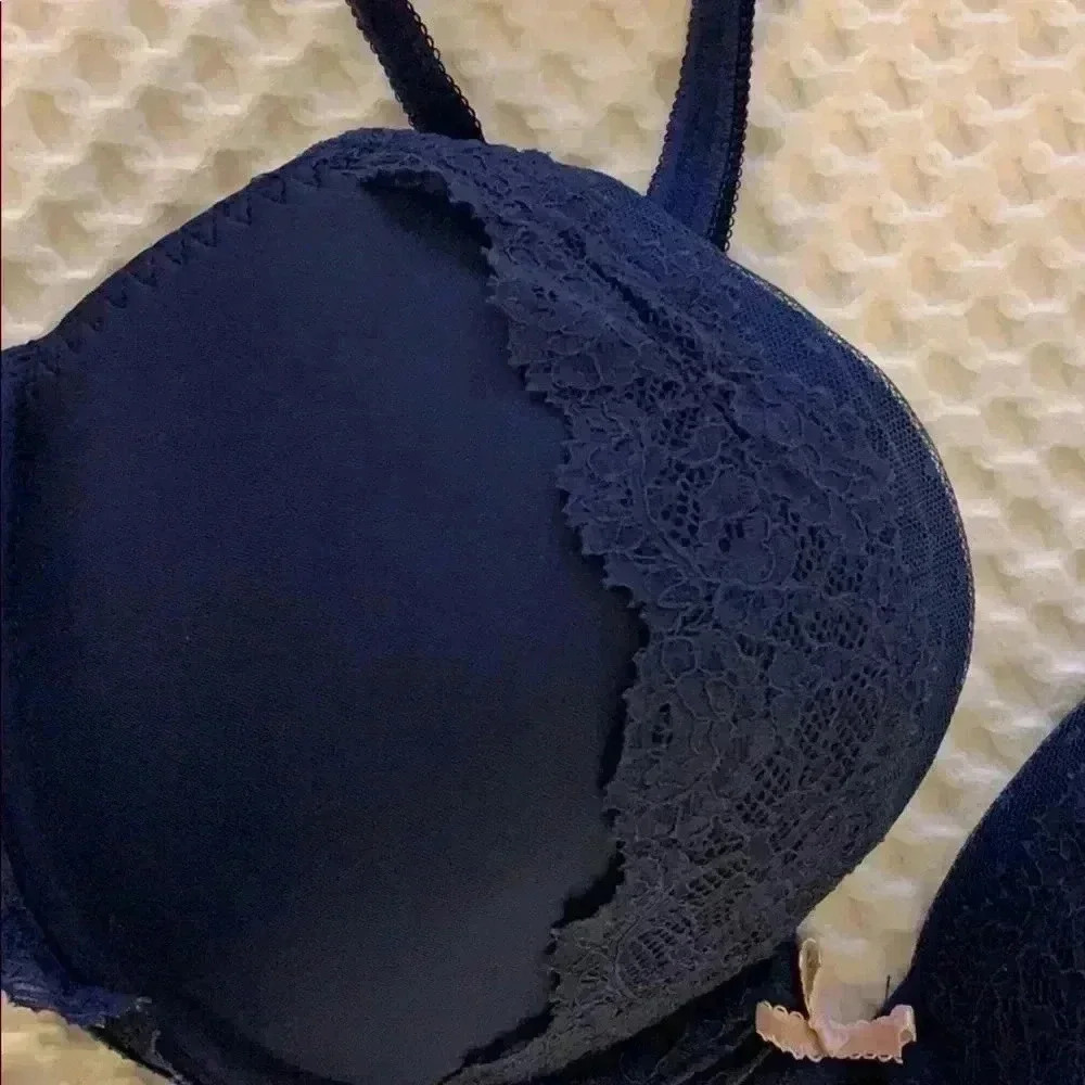 Vs - Picture 2 of 3